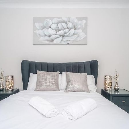 Luxury 2Bed 2Bath Flat In City Centre- Free Parking! Apartamento Edimburgo Exterior foto