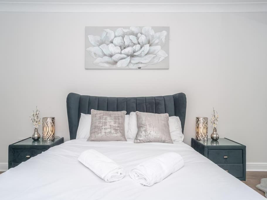 Luxury 2Bed 2Bath Flat In City Centre- Free Parking! Apartamento Edimburgo Exterior foto
