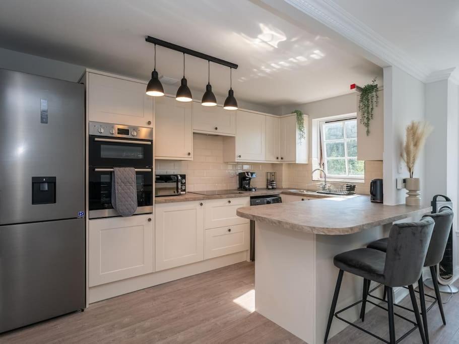 Luxury 2Bed 2Bath Flat In City Centre- Free Parking! Apartamento Edimburgo Exterior foto