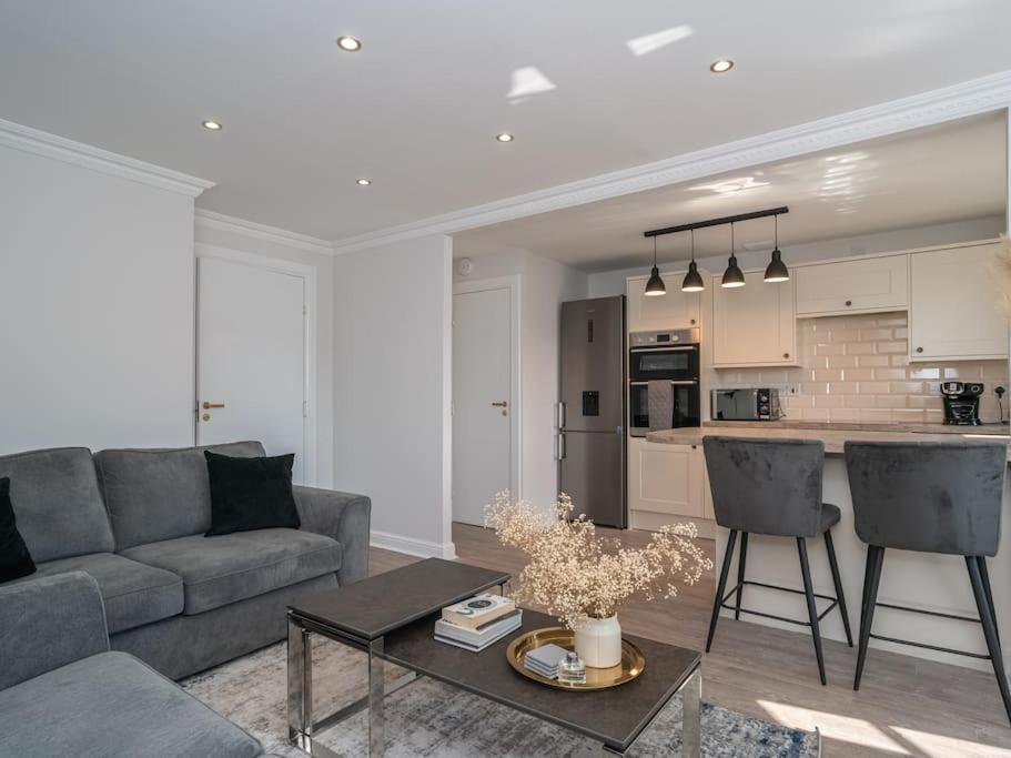 Luxury 2Bed 2Bath Flat In City Centre- Free Parking! Apartamento Edimburgo Exterior foto