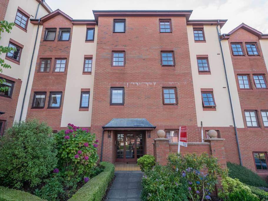 Luxury 2Bed 2Bath Flat In City Centre- Free Parking! Apartamento Edimburgo Exterior foto