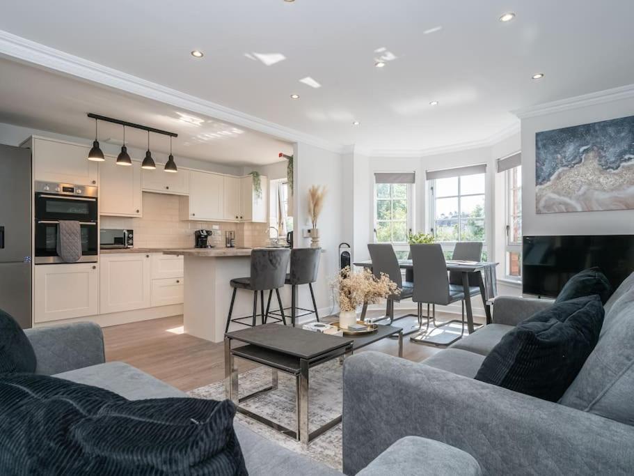 Luxury 2Bed 2Bath Flat In City Centre- Free Parking! Apartamento Edimburgo Exterior foto
