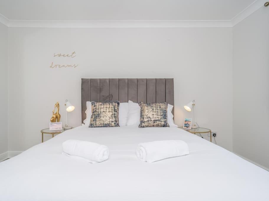 Luxury 2Bed 2Bath Flat In City Centre- Free Parking! Apartamento Edimburgo Exterior foto