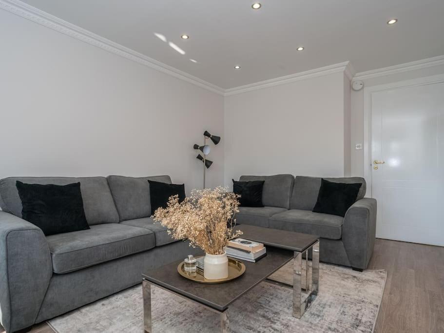 Luxury 2Bed 2Bath Flat In City Centre- Free Parking! Apartamento Edimburgo Exterior foto