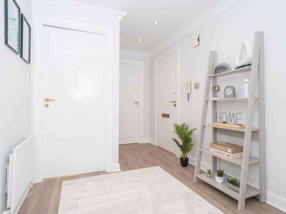 Luxury 2Bed 2Bath Flat In City Centre- Free Parking! Apartamento Edimburgo Exterior foto